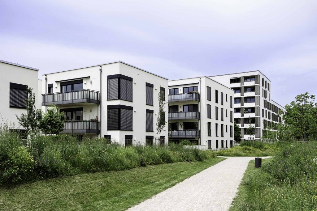 Wohngebiete sind durch die TA Lärm vor zu hohen Immissionen durch Gewerbebetriebe geschützt. Neubaugebiete auf der grünen Wiese stellen deshalb für Gewerbebetriebe eine Herausforderung dar.